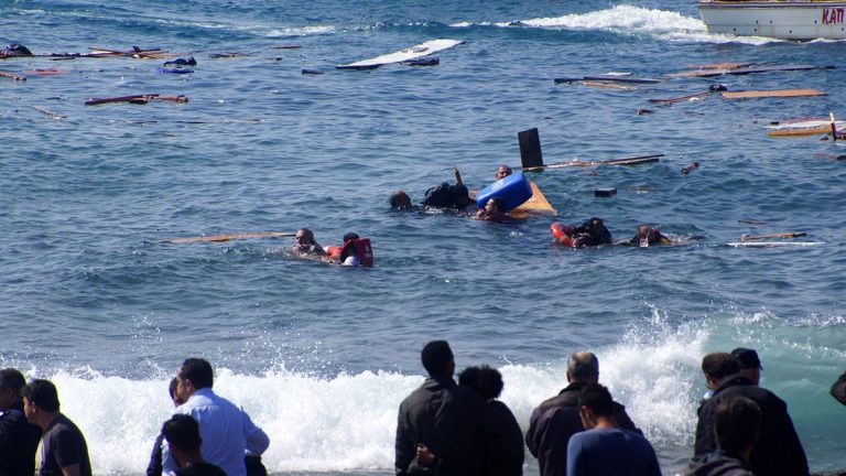 5 قتلى و 130 مفقوداً نتيجة غرق زورقين يقلّان مهاجرين قبالة جيبوتي