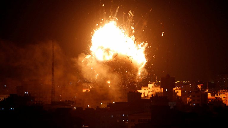 طيران العدّو الإسرائيلي يشنّ غارات على مواقع عسكرية في غزّة