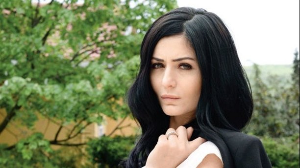 الممثلة التركية دنيز شاكر "فاشية"