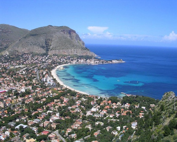 زلزال بقوة 4.8 درجة يضرب جزيرة صقلية الإيطالية