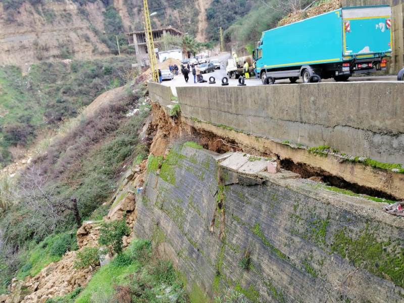 إقفال الطريق الرئيسي في بلدة الغابون حرصاً على سلامة المواطنين