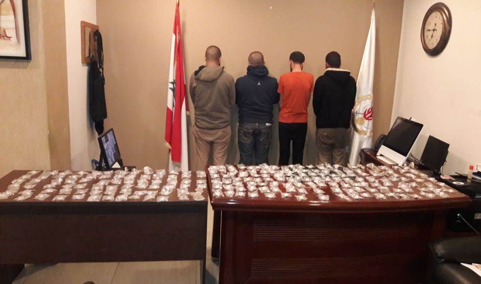 توقيف 4 أشخاص في طبرجا بجرم ترويج وتعاطي المخدرات