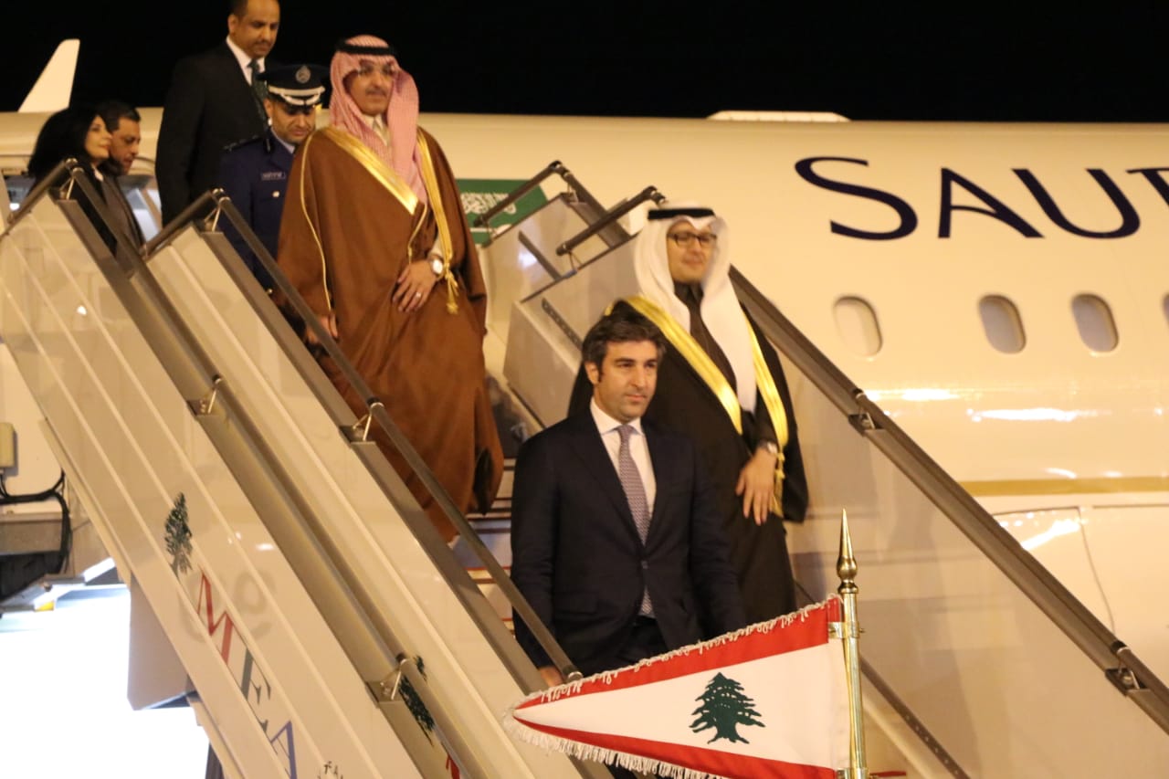 وصول وزير المالية السعودي إلى مطار بيروت