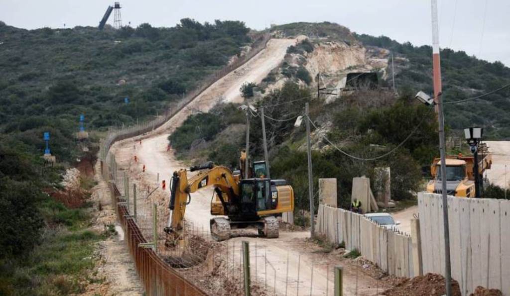 العدو الاسرائيلي استأنف أعمال الحفر على الحدود الجنوبية