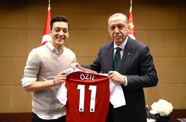 أردوغان: أؤكد تعاطفي ومساندتي لأوزيل
