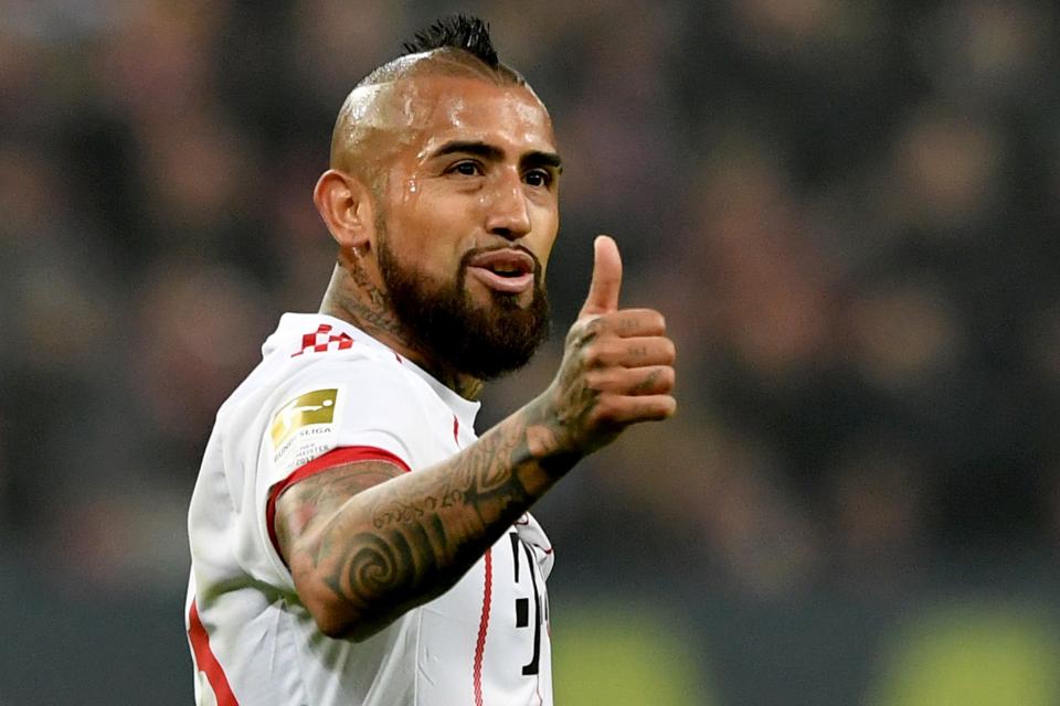 فيدال قريب جداً من برشلونة