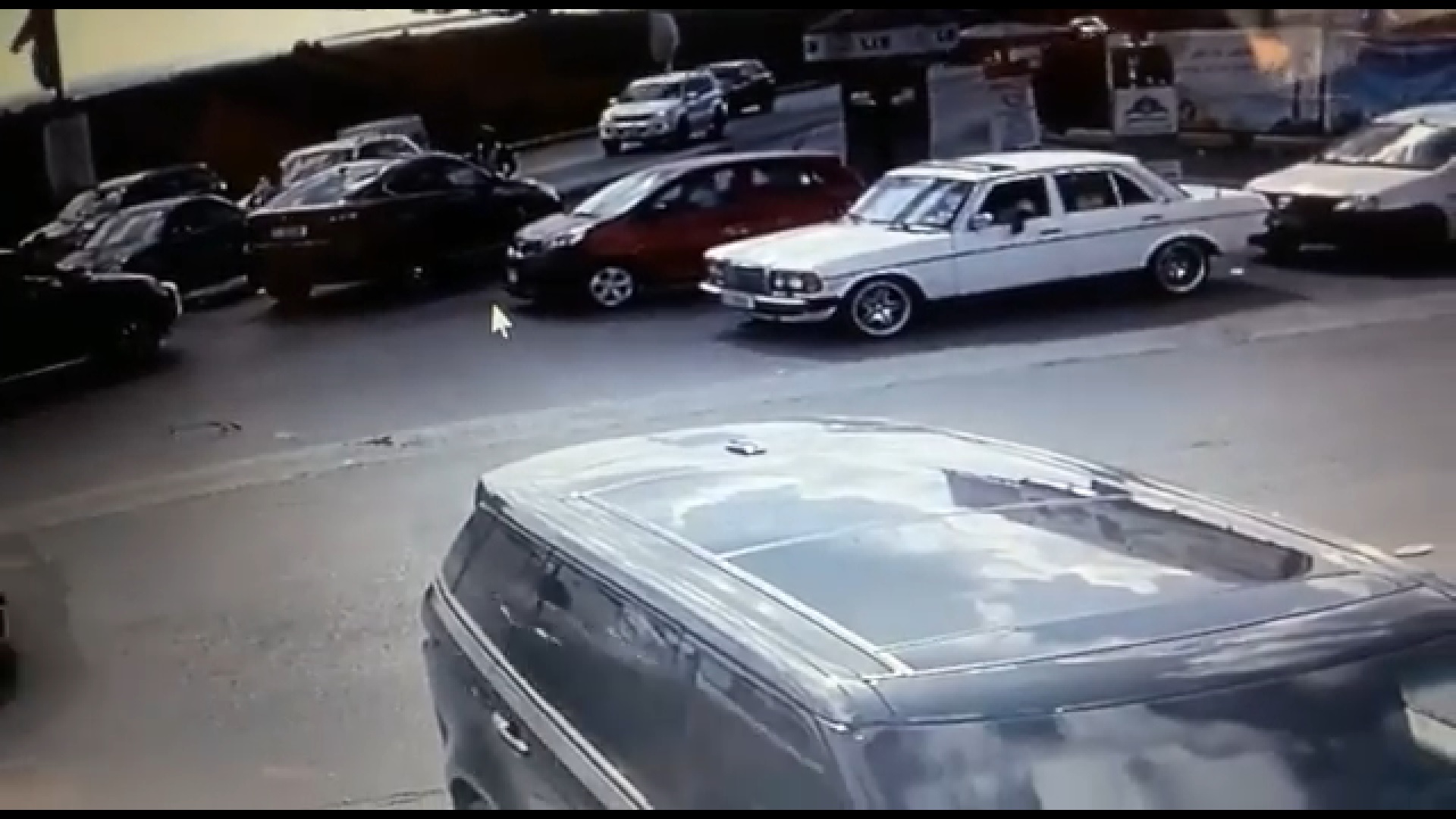 بالفيديو - دهس شرطي عند تقاطع مدخل صور الشرقي!