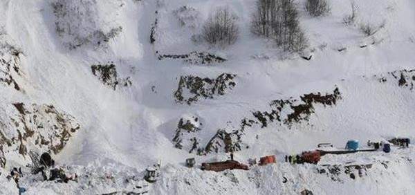 مقتل 5 أشخاص جرّاء انهيار جليدي في كشمير