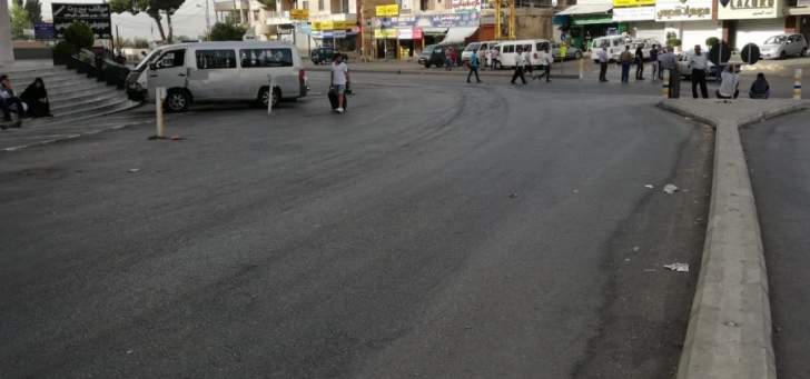 شاحنة اجتاحت مكان اعتصام السائقين في طرابلس وسقوط جريح