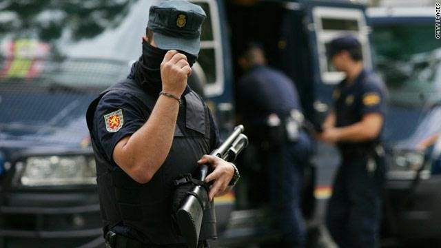 الشرطة الاسبانية تعلن مقتل رجل يحمل سكينا هاجم أحد مراكزها في برشلونة