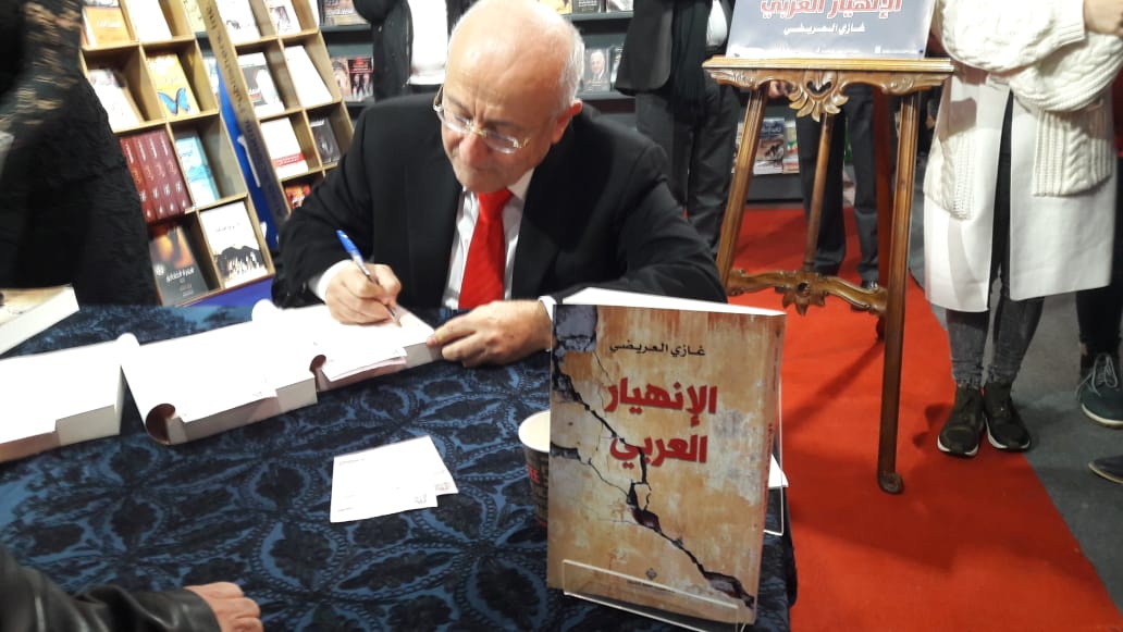 العريضي يوقع "الانهيار العربي" في معرض بيروت للكتاب