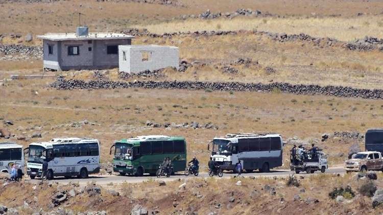 خروج 300 مسلح وأفراد عائلاتهم من ريف القنيطرة إلى إدلب
